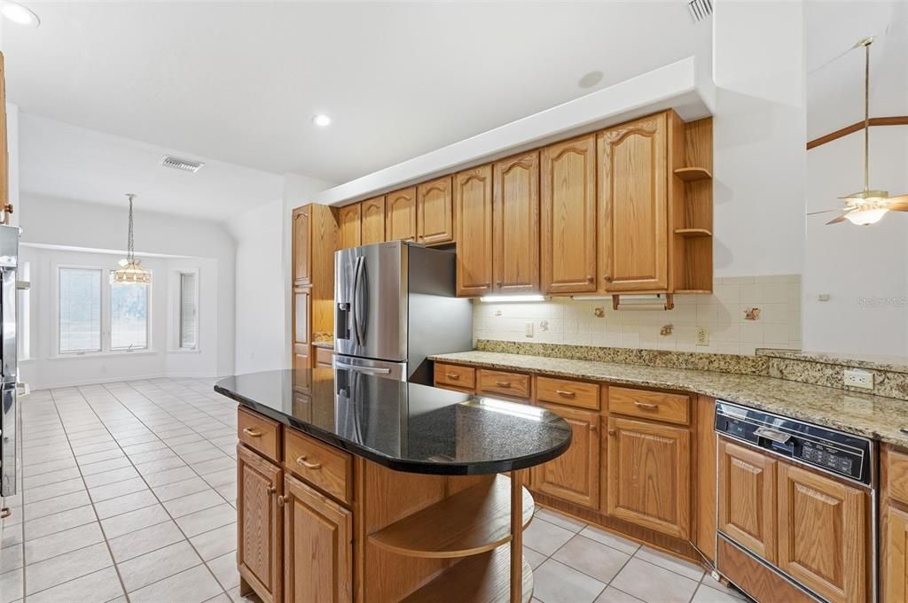 For Sale: $550,000 (4 beds, 3 baths, 2785 Square Feet)