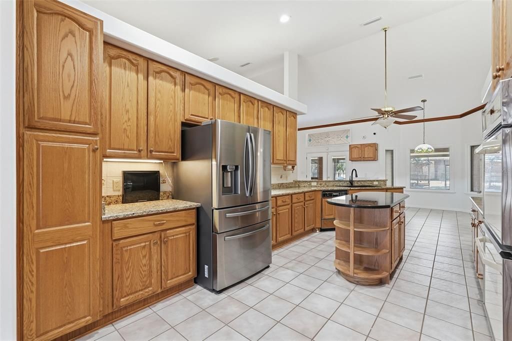 For Sale: $550,000 (4 beds, 3 baths, 2785 Square Feet)