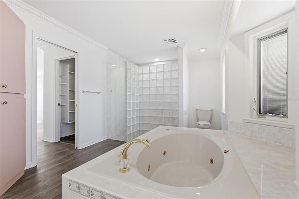 For Sale: $550,000 (4 beds, 3 baths, 2785 Square Feet)