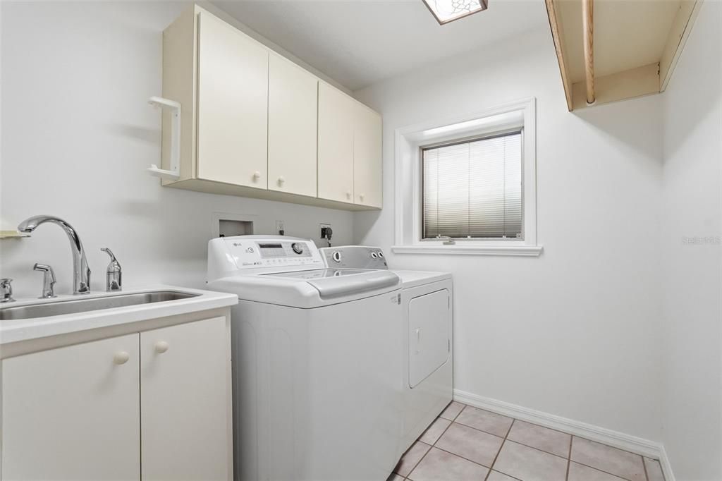 For Sale: $550,000 (4 beds, 3 baths, 2785 Square Feet)