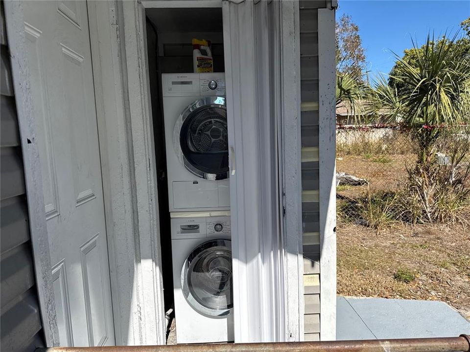 Activo con contrato: $224,000 (3 camas, 1 baños, 931 Pies cuadrados)