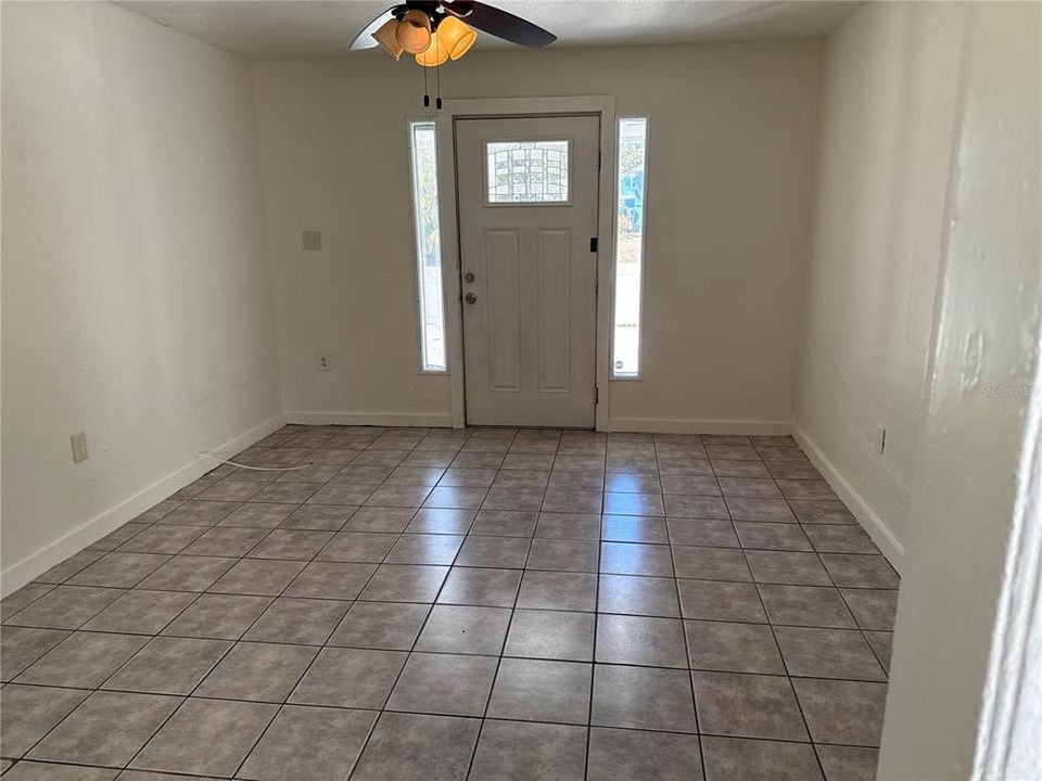 Activo con contrato: $224,000 (3 camas, 1 baños, 931 Pies cuadrados)