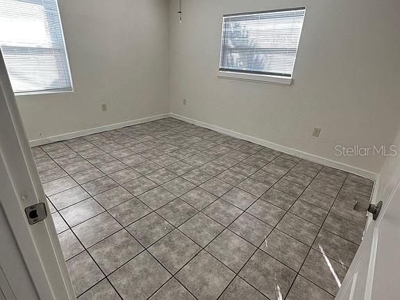Activo con contrato: $224,000 (3 camas, 1 baños, 931 Pies cuadrados)