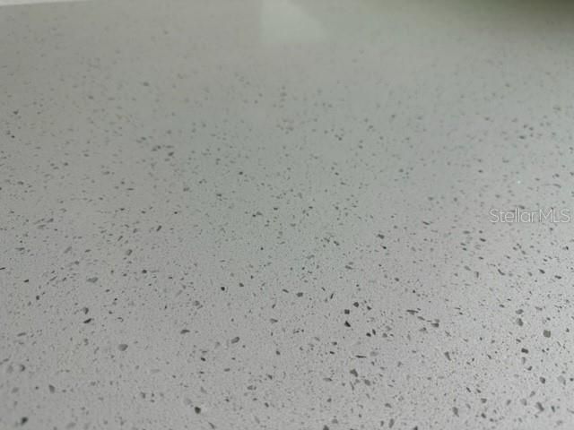 Activo con contrato: $224,000 (3 camas, 1 baños, 931 Pies cuadrados)