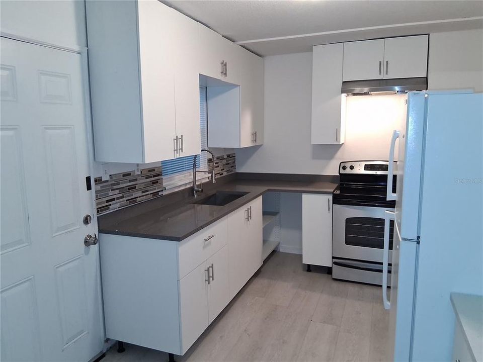 Activo con contrato: $224,000 (3 camas, 1 baños, 931 Pies cuadrados)