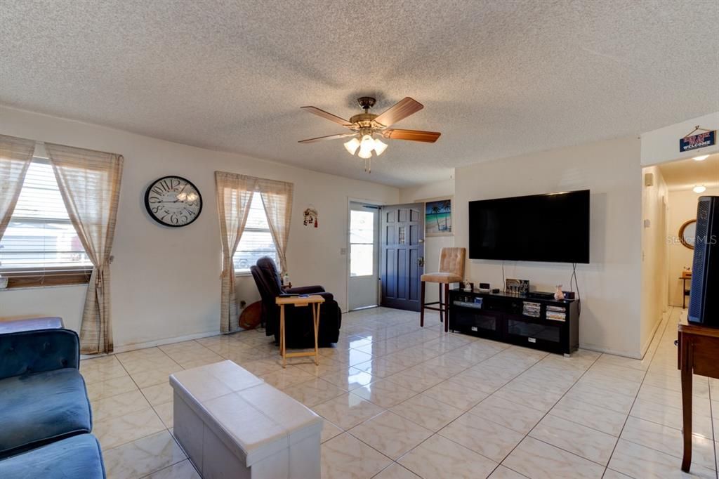 For Sale: $259,000 (3 beds, 2 baths, 1525 Square Feet)