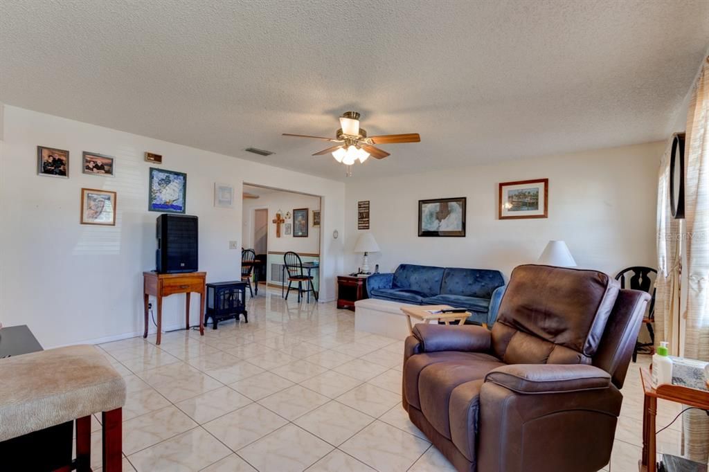 For Sale: $259,000 (3 beds, 2 baths, 1525 Square Feet)