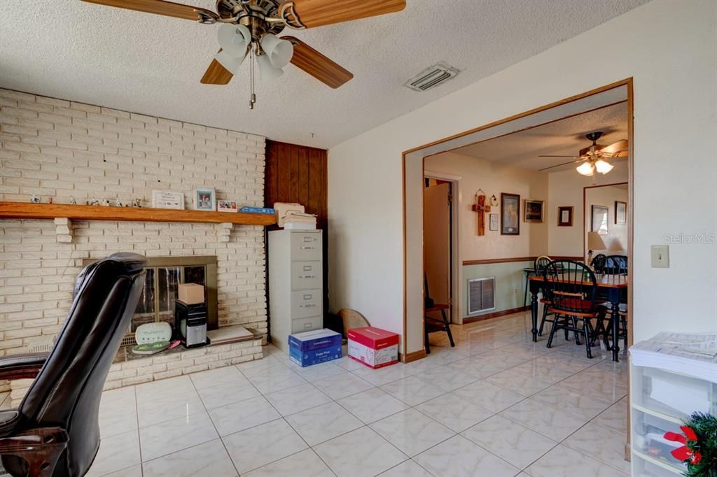 For Sale: $259,000 (3 beds, 2 baths, 1525 Square Feet)