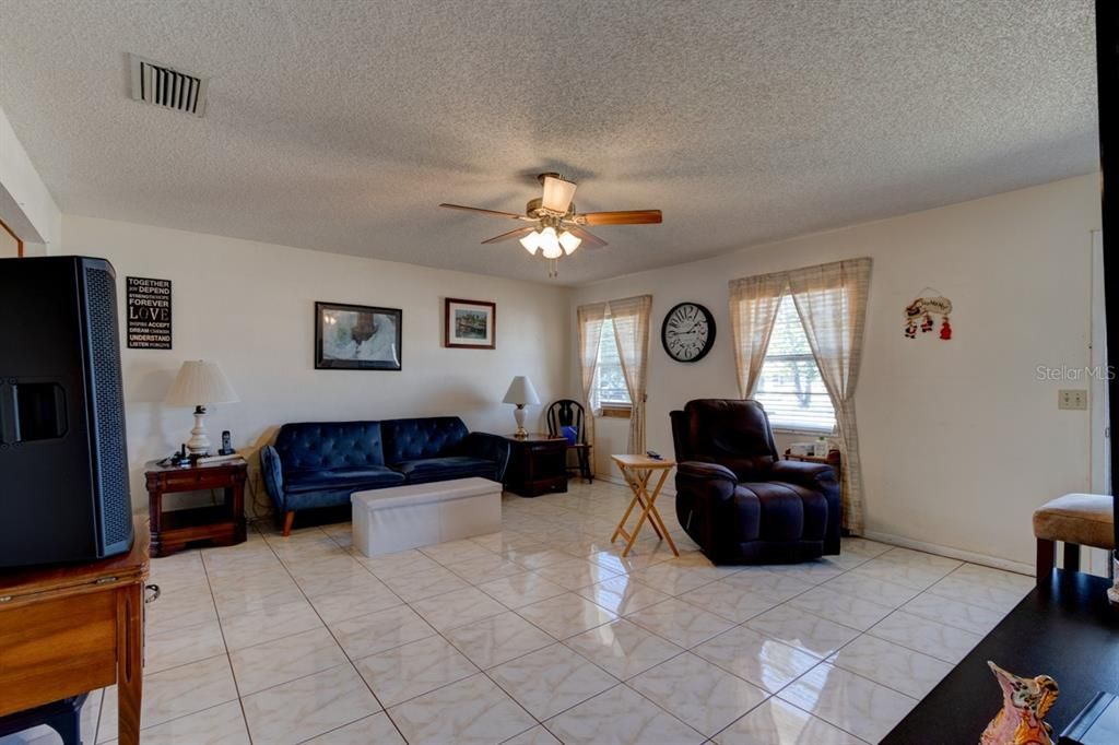 For Sale: $259,000 (3 beds, 2 baths, 1525 Square Feet)