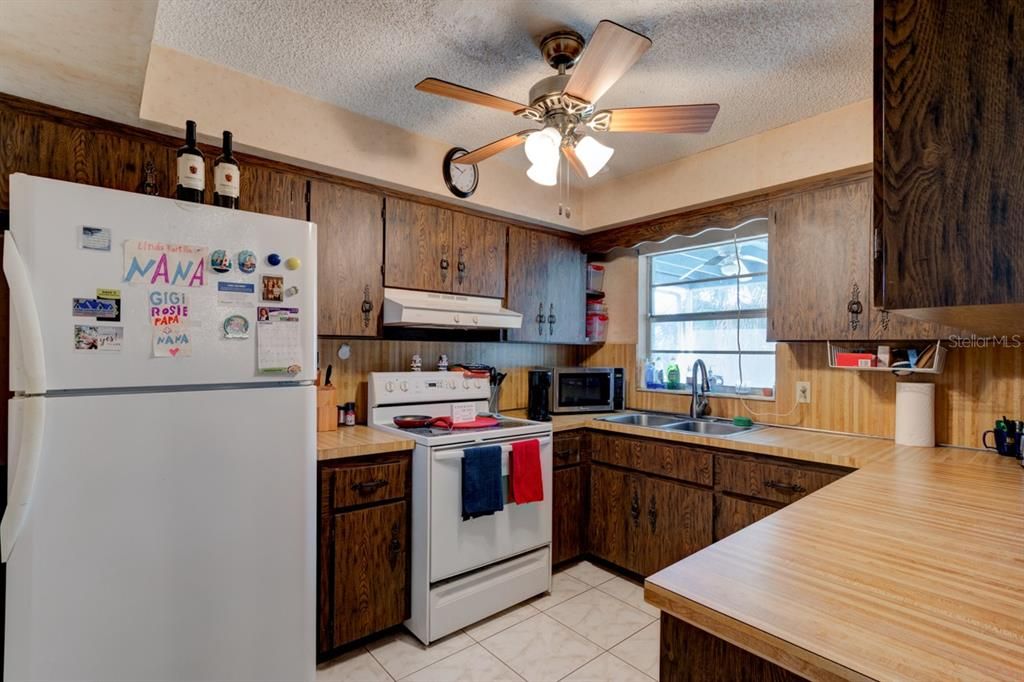 For Sale: $259,000 (3 beds, 2 baths, 1525 Square Feet)