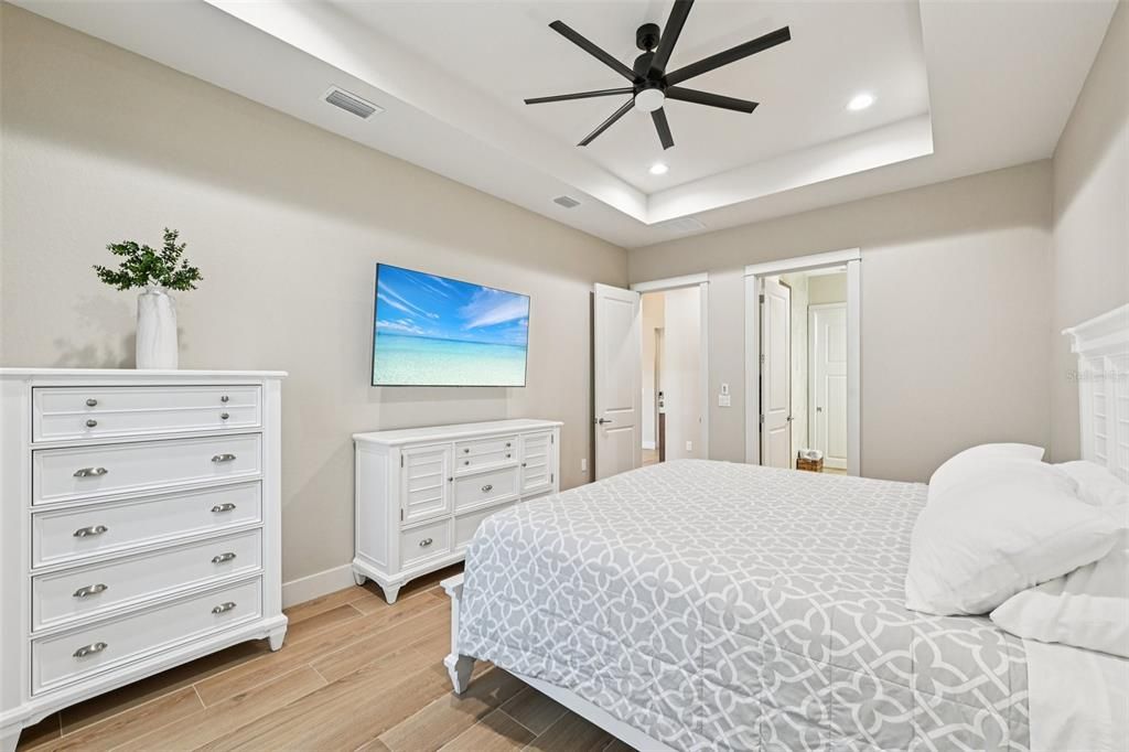 Active With Contract: $580,000 (3 beds, 2 baths, 1915 Square Feet)