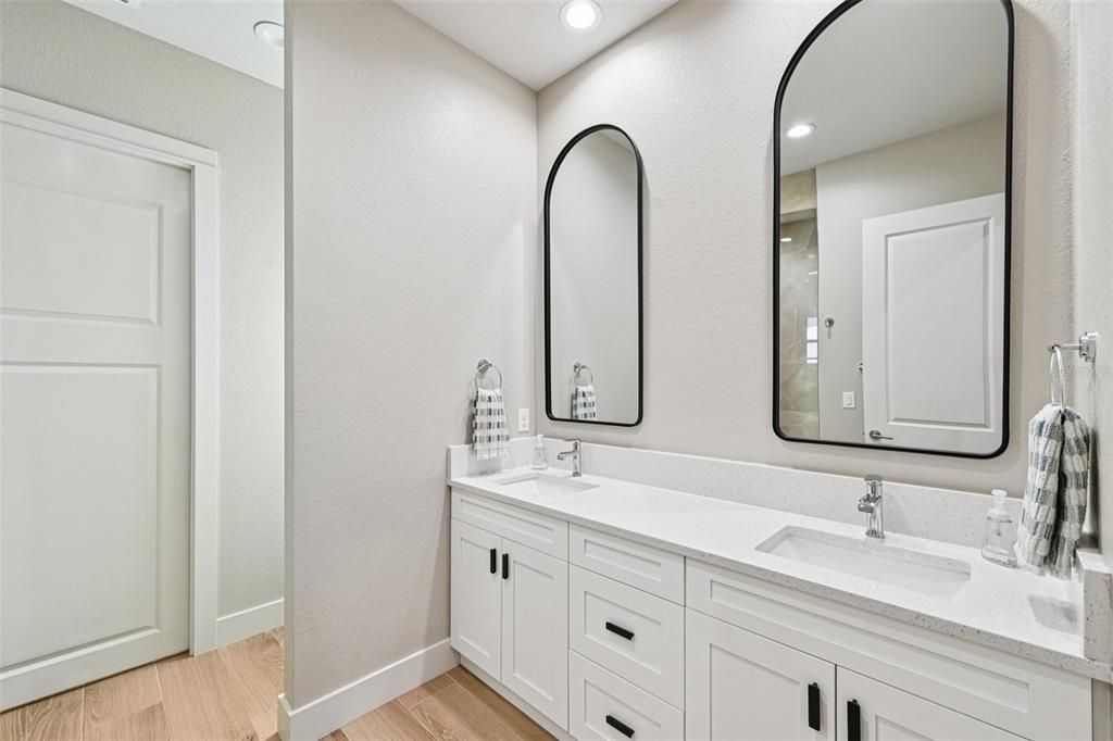 Active With Contract: $580,000 (3 beds, 2 baths, 1915 Square Feet)