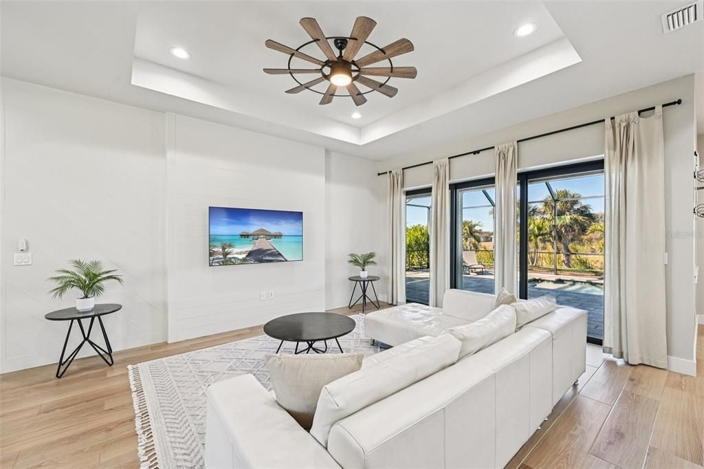 Active With Contract: $580,000 (3 beds, 2 baths, 1915 Square Feet)