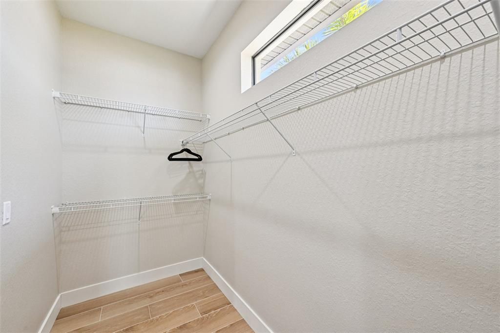 Active With Contract: $580,000 (3 beds, 2 baths, 1915 Square Feet)