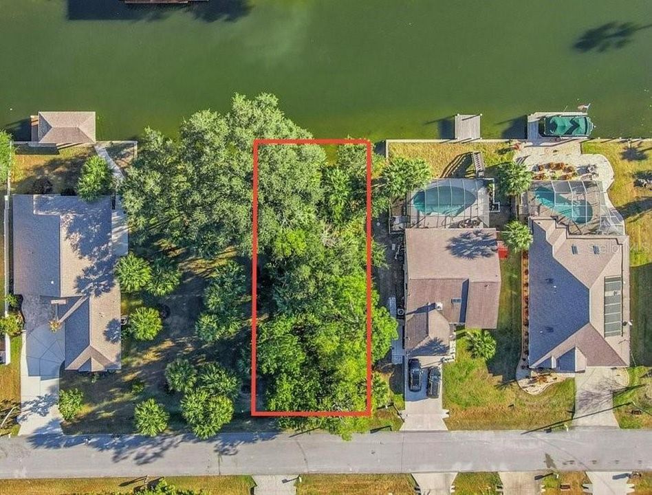На продажу: $179,000 (0.17 acres)