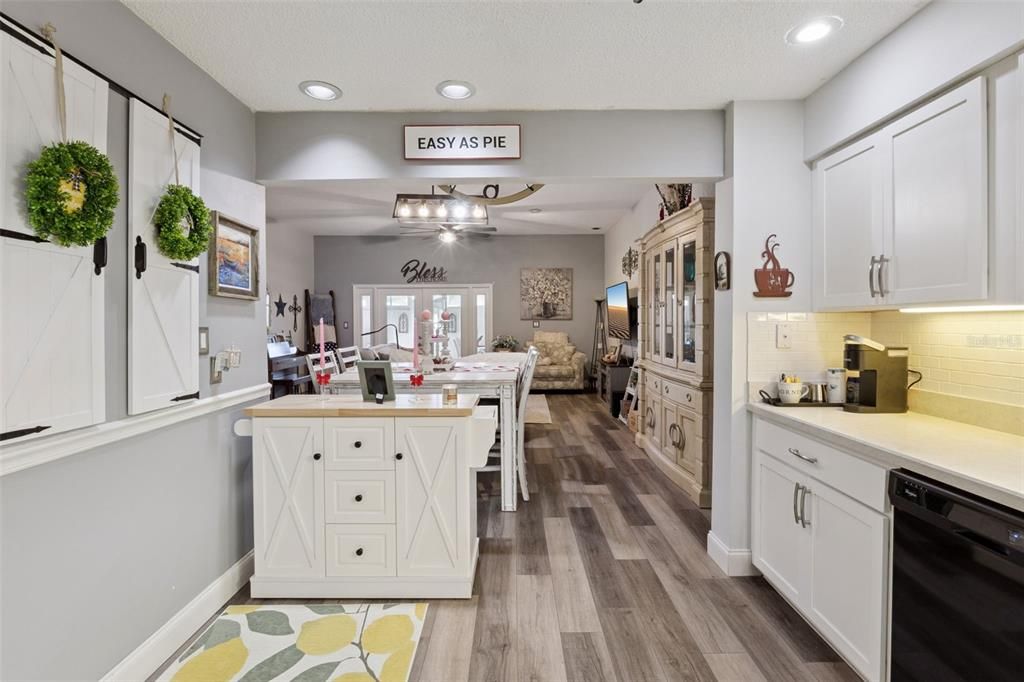 For Sale: $209,000 (2 beds, 2 baths, 1306 Square Feet)