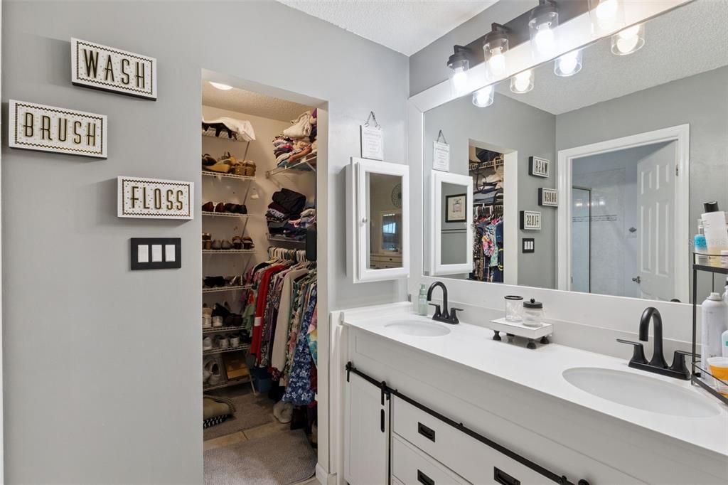 For Sale: $209,000 (2 beds, 2 baths, 1306 Square Feet)