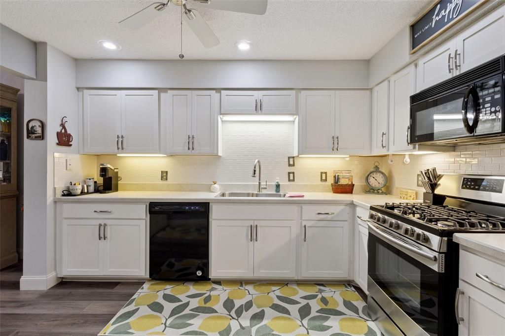 For Sale: $209,000 (2 beds, 2 baths, 1306 Square Feet)