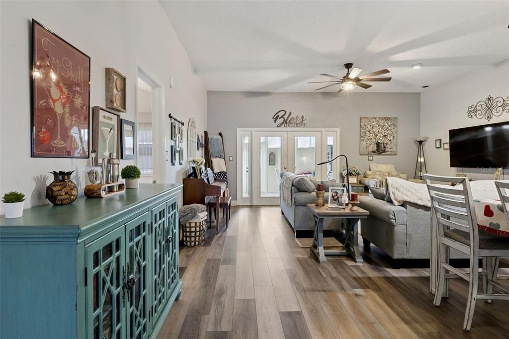 For Sale: $209,000 (2 beds, 2 baths, 1306 Square Feet)