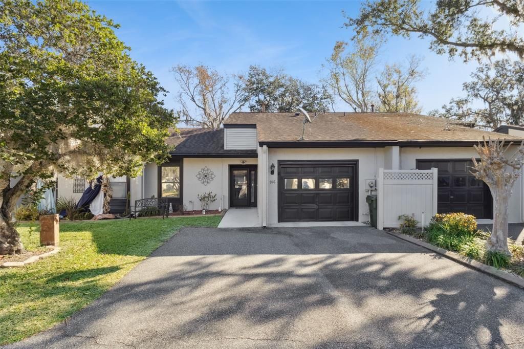 For Sale: $209,000 (2 beds, 2 baths, 1306 Square Feet)