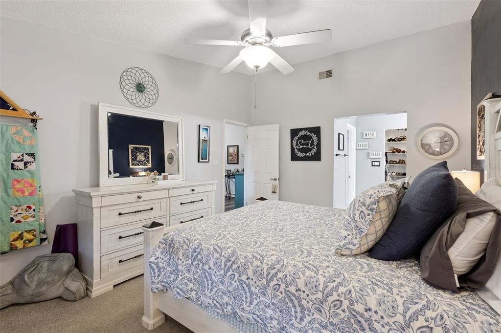For Sale: $209,000 (2 beds, 2 baths, 1306 Square Feet)