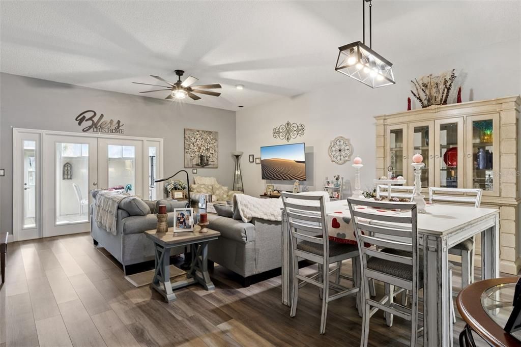 For Sale: $209,000 (2 beds, 2 baths, 1306 Square Feet)