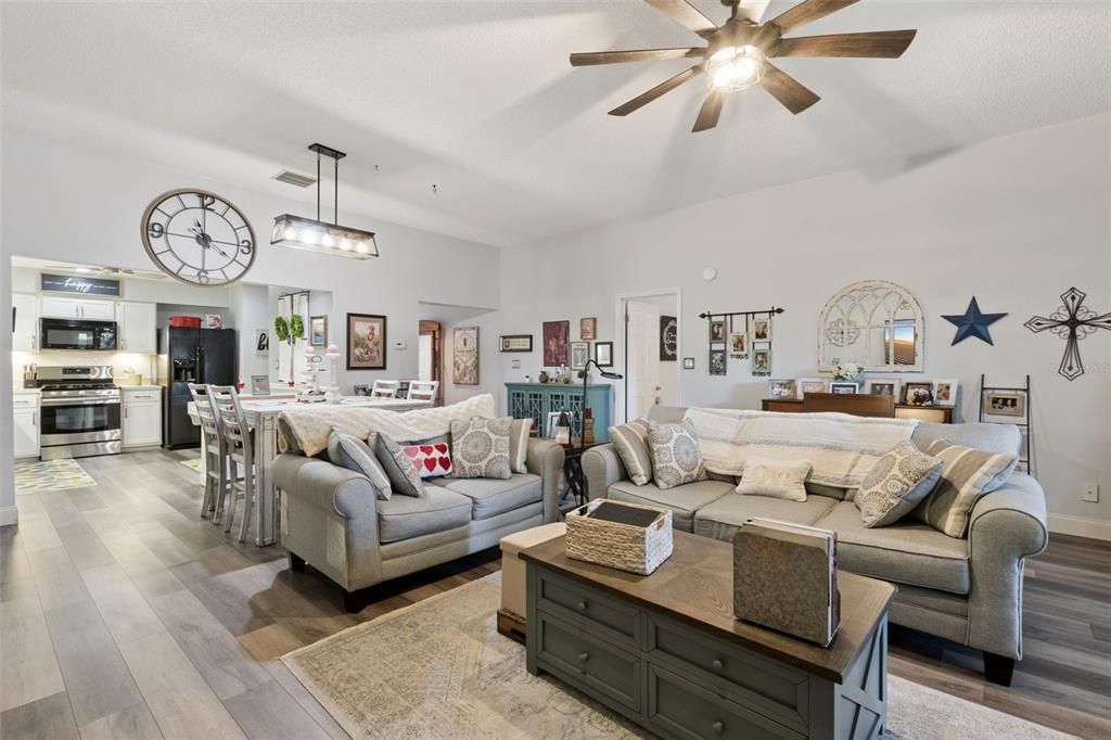For Sale: $209,000 (2 beds, 2 baths, 1306 Square Feet)