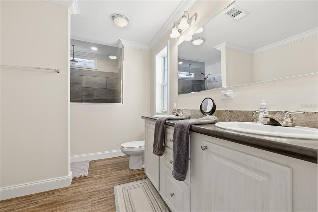 На продажу: $410,000 (4 спален, 3 ванн, 2052 Квадратных фут)