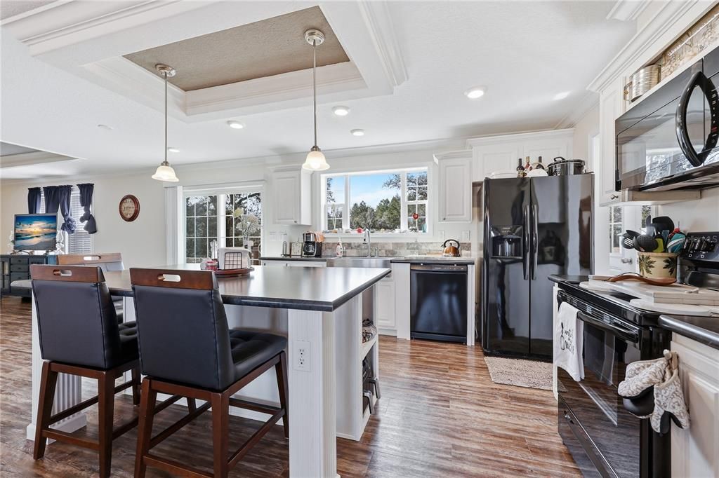 На продажу: $410,000 (4 спален, 3 ванн, 2052 Квадратных фут)