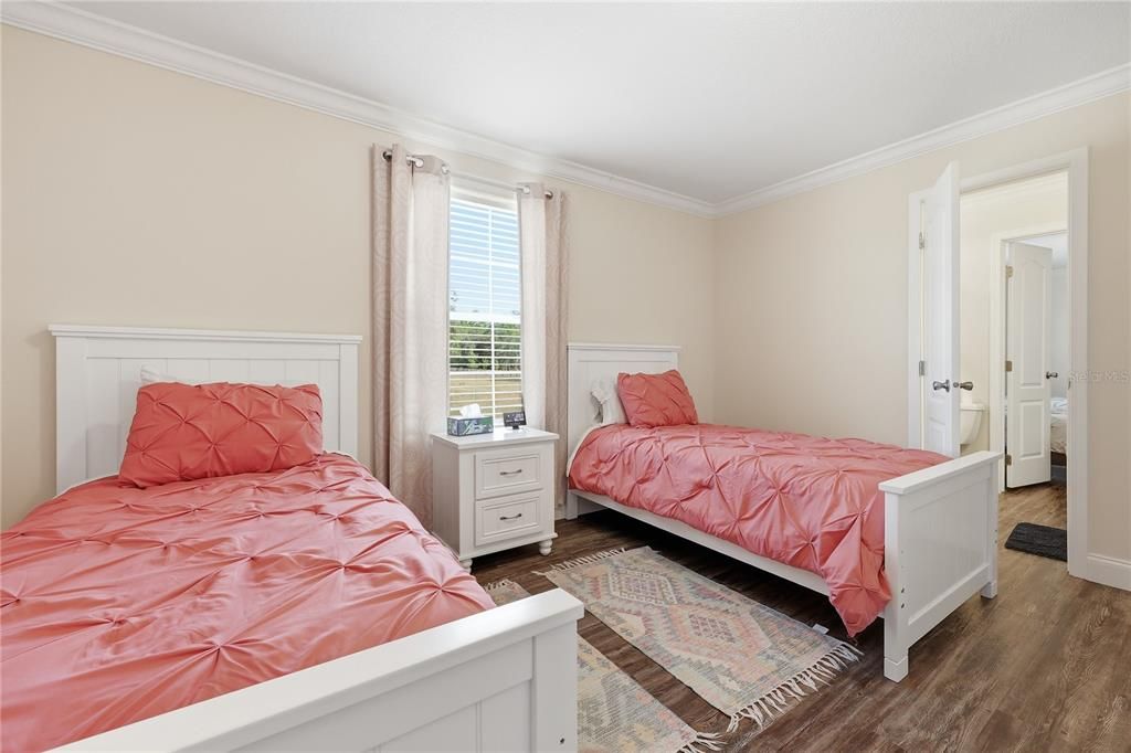 На продажу: $410,000 (4 спален, 3 ванн, 2052 Квадратных фут)