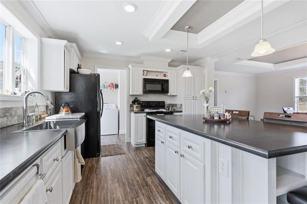 На продажу: $410,000 (4 спален, 3 ванн, 2052 Квадратных фут)