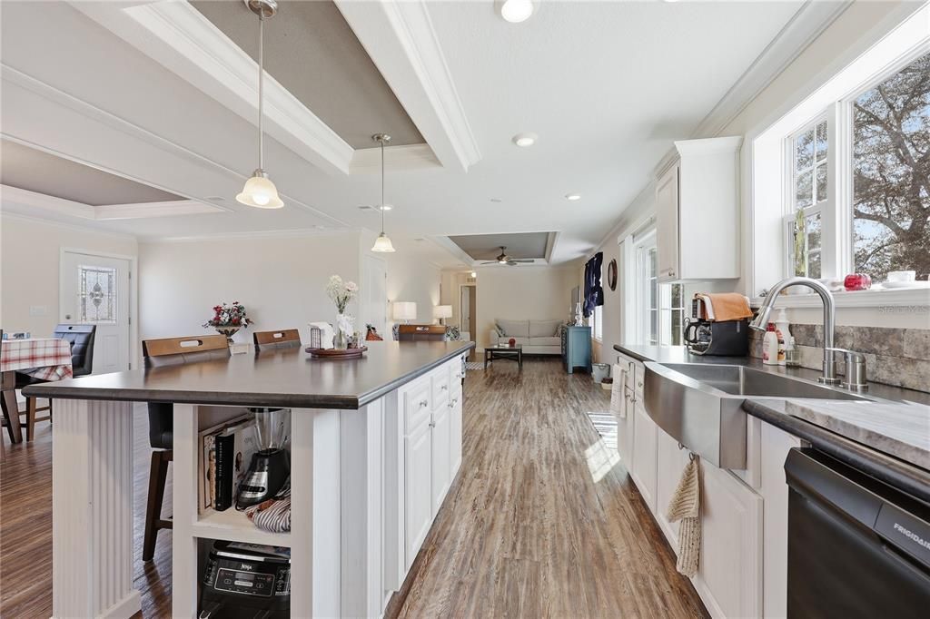 На продажу: $410,000 (4 спален, 3 ванн, 2052 Квадратных фут)