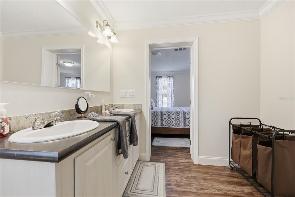 На продажу: $410,000 (4 спален, 3 ванн, 2052 Квадратных фут)