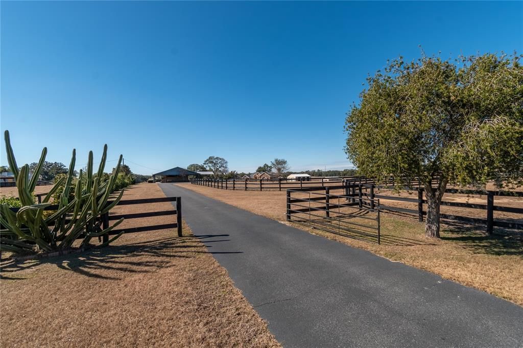 For Sale: $2,950,000 (4 beds, 4 baths, 3195 Square Feet)