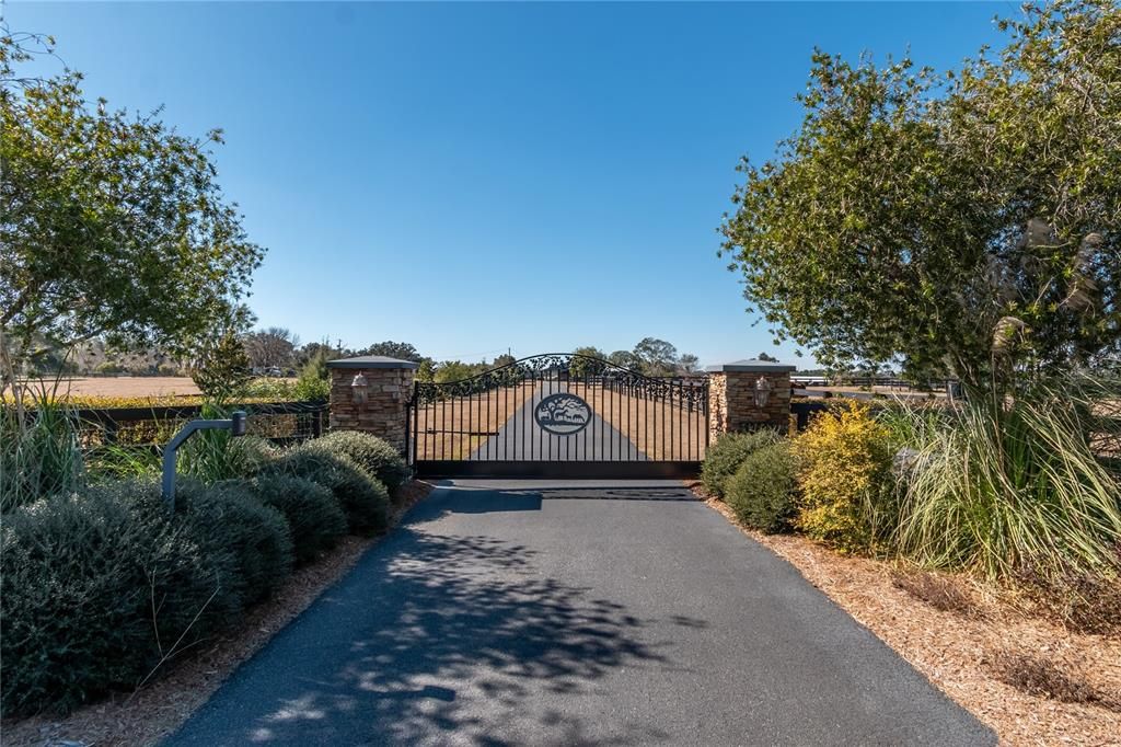 For Sale: $2,950,000 (4 beds, 4 baths, 3195 Square Feet)