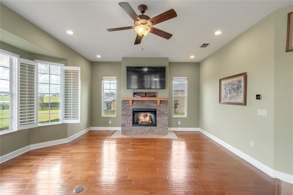 For Sale: $2,950,000 (4 beds, 4 baths, 3195 Square Feet)