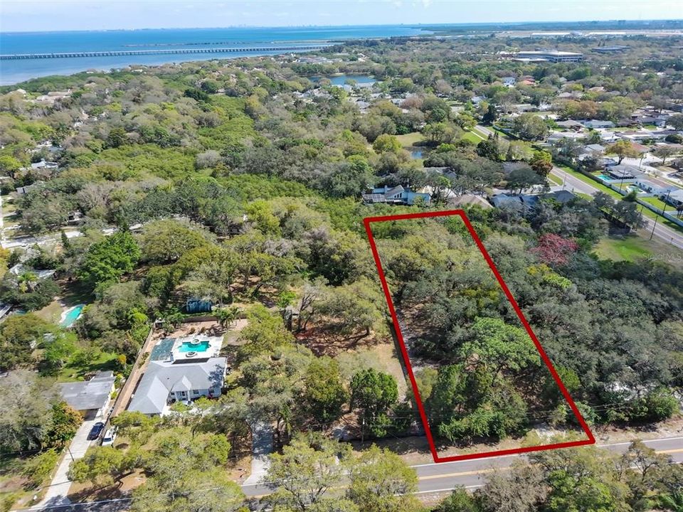En Venta: $597,000 (0.96 acres)