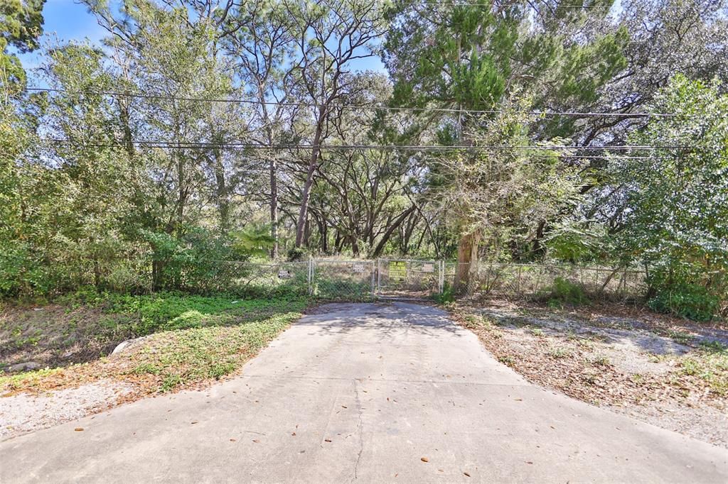 En Venta: $597,000 (0.96 acres)