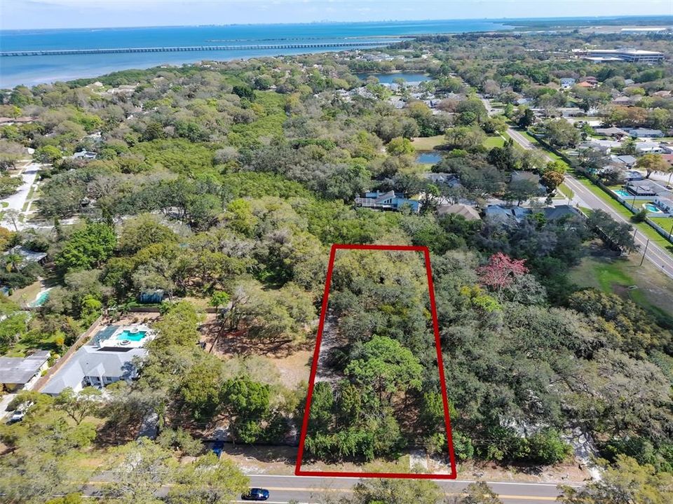 En Venta: $597,000 (0.96 acres)