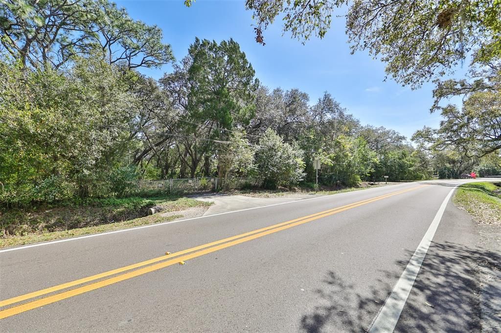En Venta: $597,000 (0.96 acres)