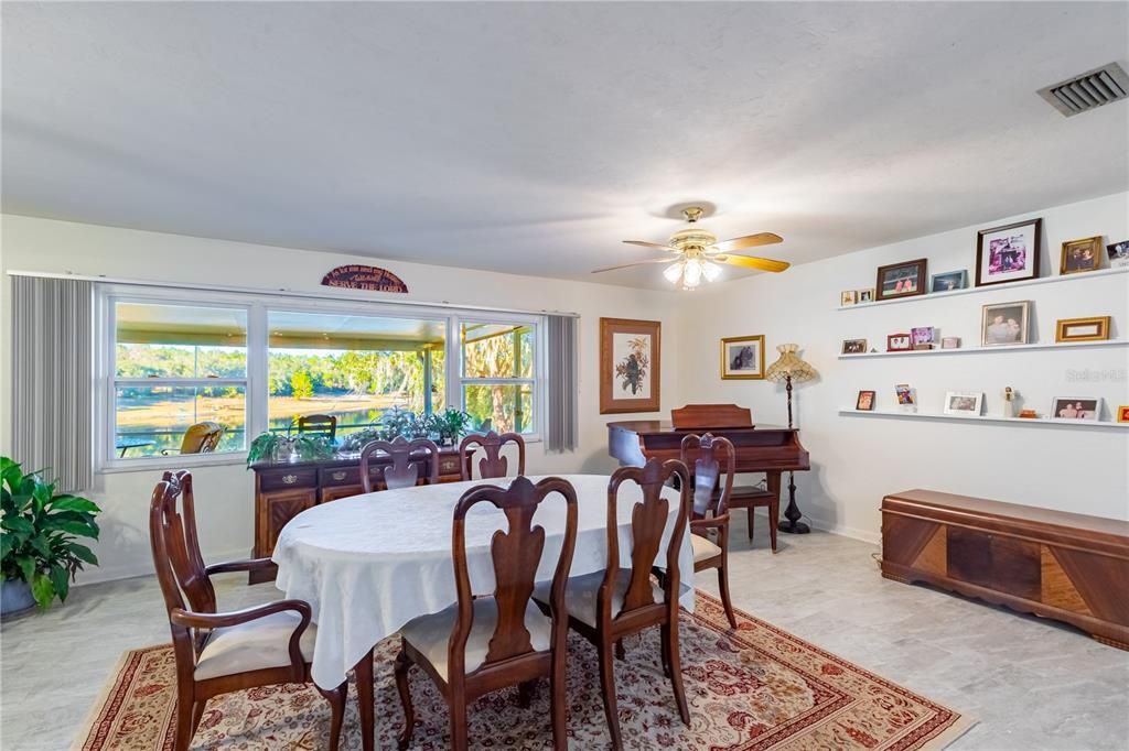 En Venta: $394,900 (3 camas, 2 baños, 1943 Pies cuadrados)