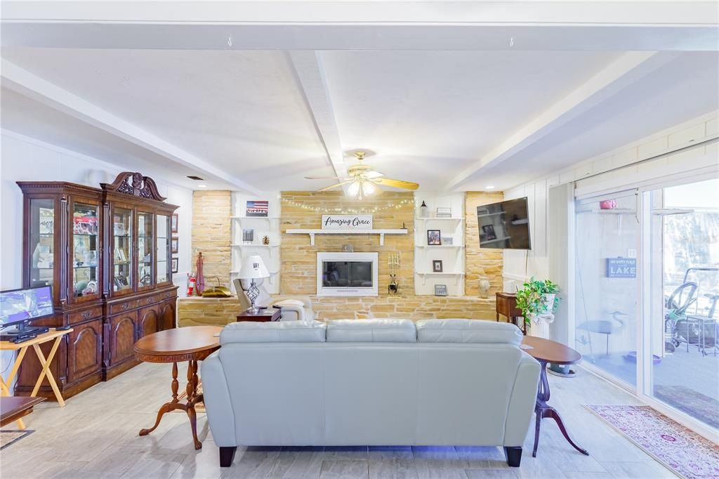 En Venta: $394,900 (3 camas, 2 baños, 1943 Pies cuadrados)