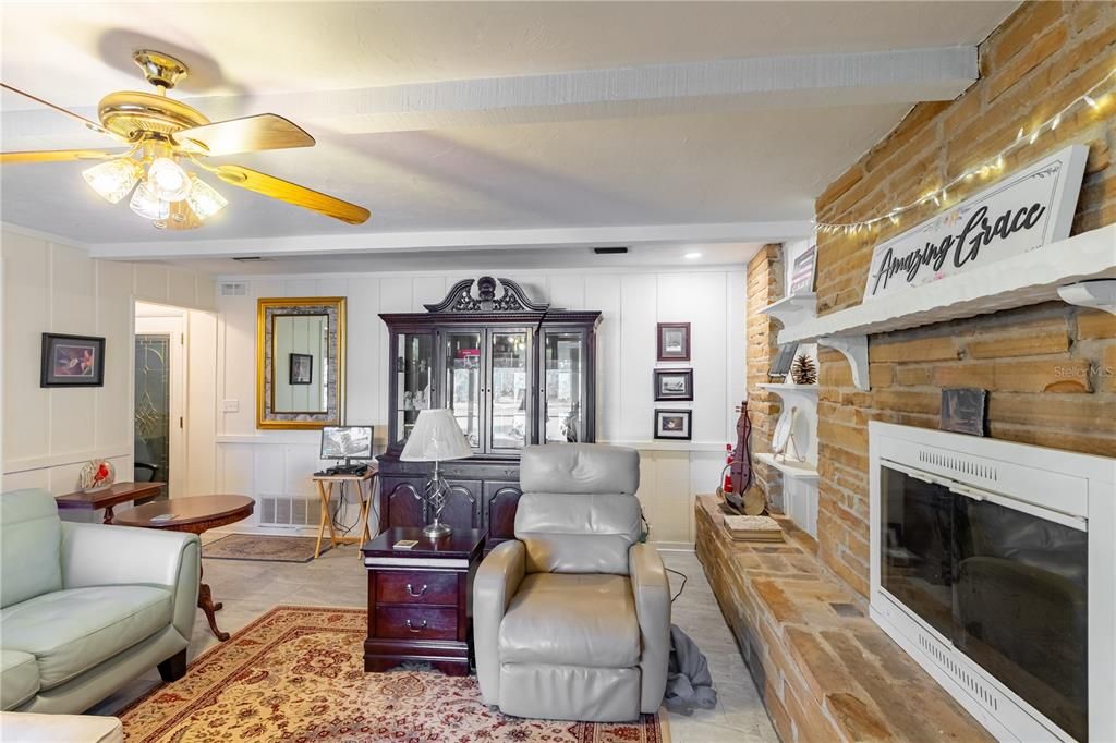 En Venta: $394,900 (3 camas, 2 baños, 1943 Pies cuadrados)