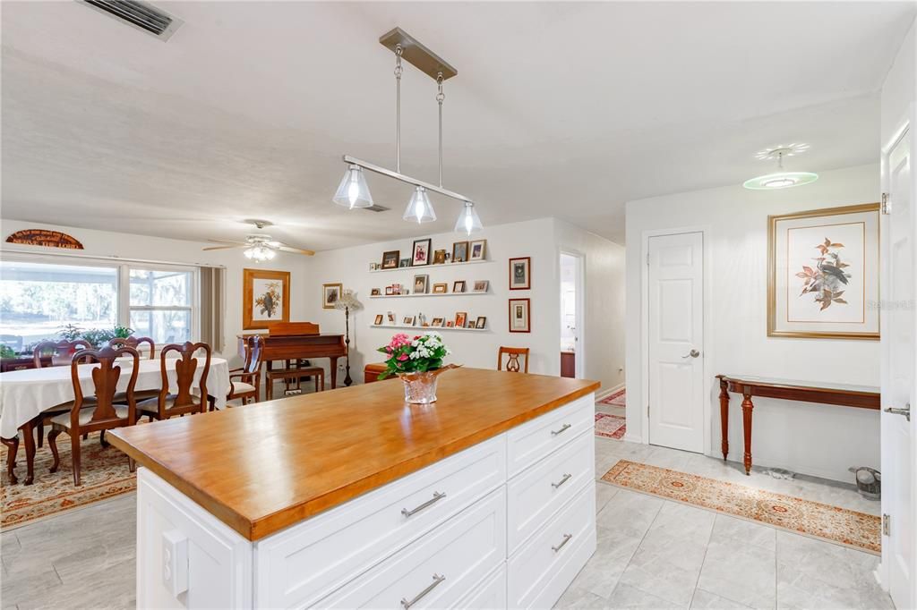 En Venta: $394,900 (3 camas, 2 baños, 1943 Pies cuadrados)