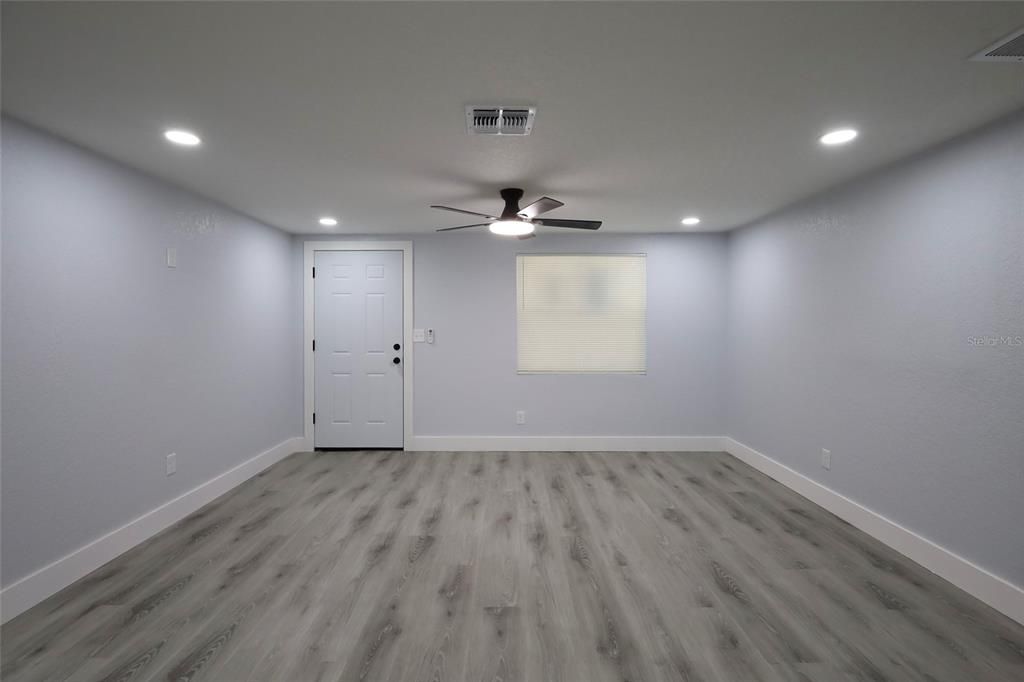 For Sale: $212,000 (4 beds, 2 baths, 1030 Square Feet)