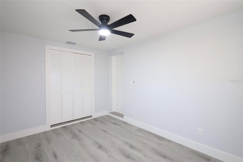 For Sale: $212,000 (4 beds, 2 baths, 1030 Square Feet)