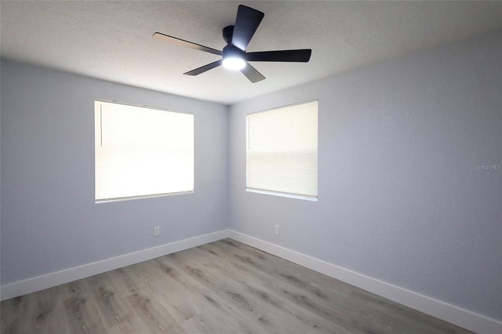 For Sale: $212,000 (4 beds, 2 baths, 1030 Square Feet)