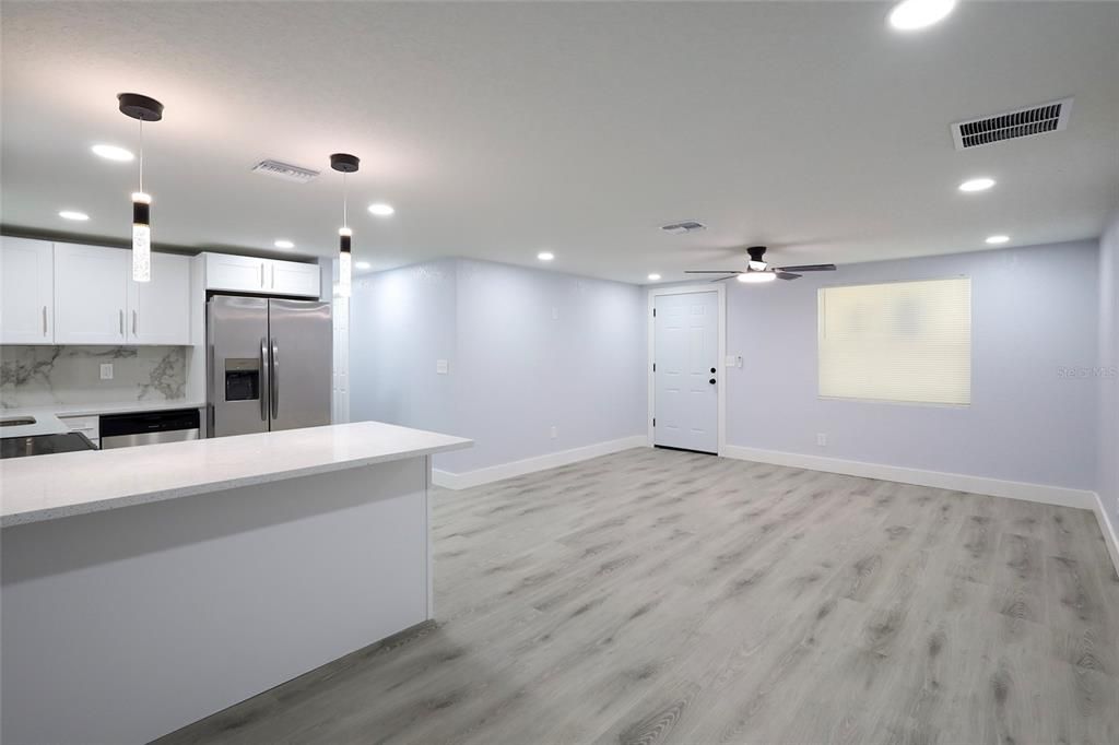 For Sale: $212,000 (4 beds, 2 baths, 1030 Square Feet)