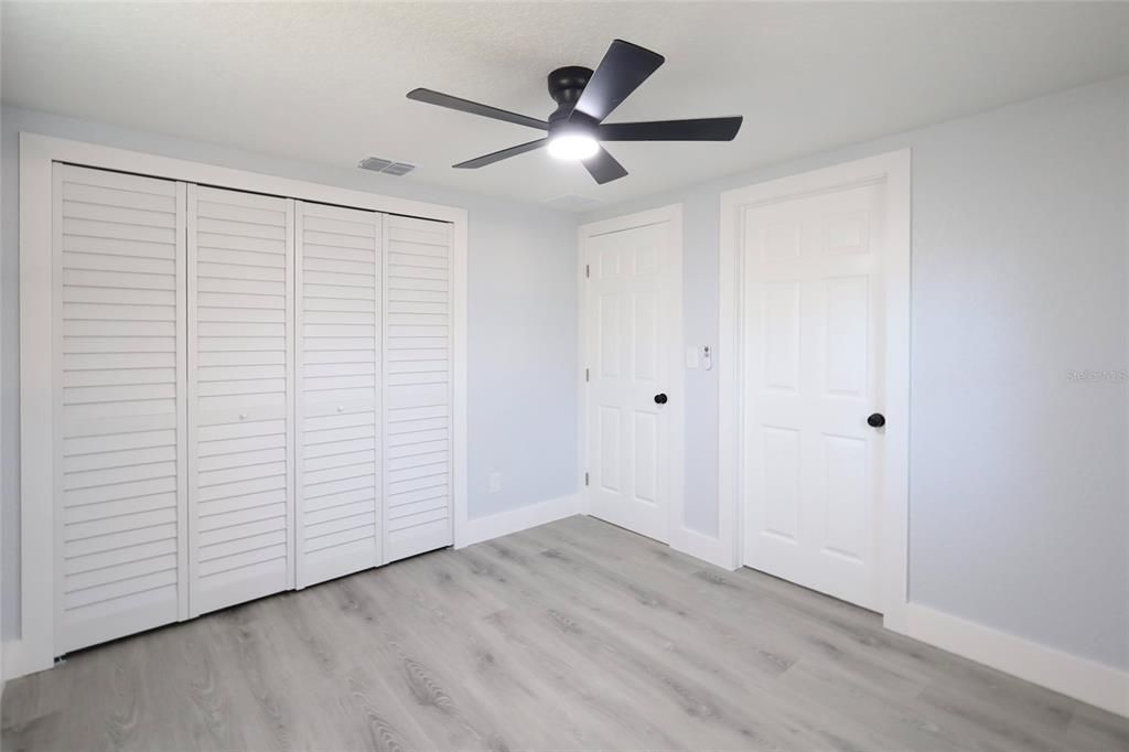 For Sale: $212,000 (4 beds, 2 baths, 1030 Square Feet)
