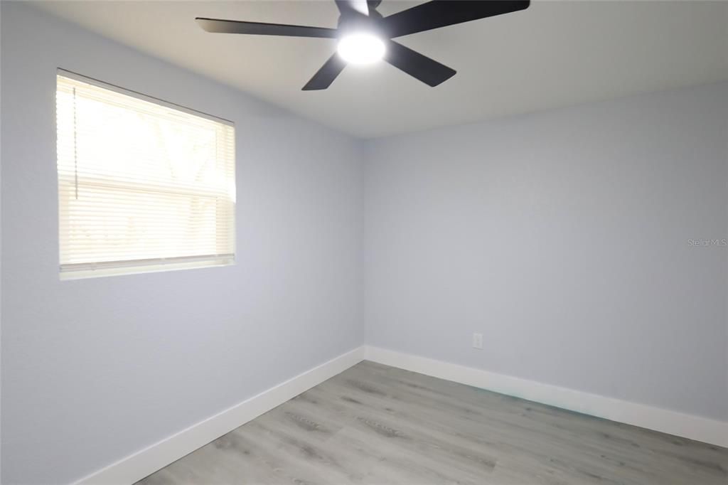 For Sale: $212,000 (4 beds, 2 baths, 1030 Square Feet)